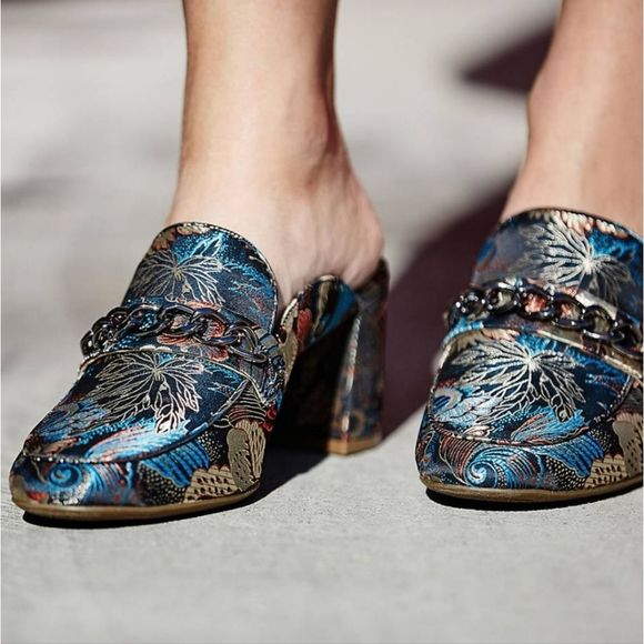 Enzo Angiolini Shoes - ENZO ANGIOLINI Floral Print Fabric Gilian Mules, size 7, Black Multicolor